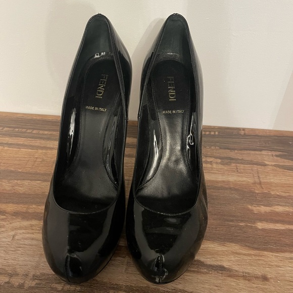 Fendi Logo Patent Leather stacked heels - Picture 2 of 4